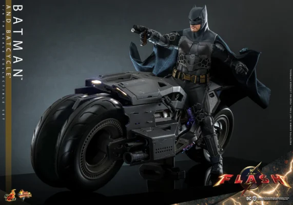 Hot Toys Batman & Batcycle