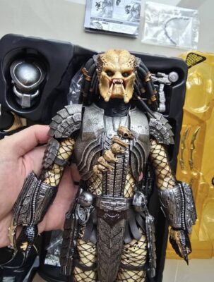 Hot Toys Scar Predator