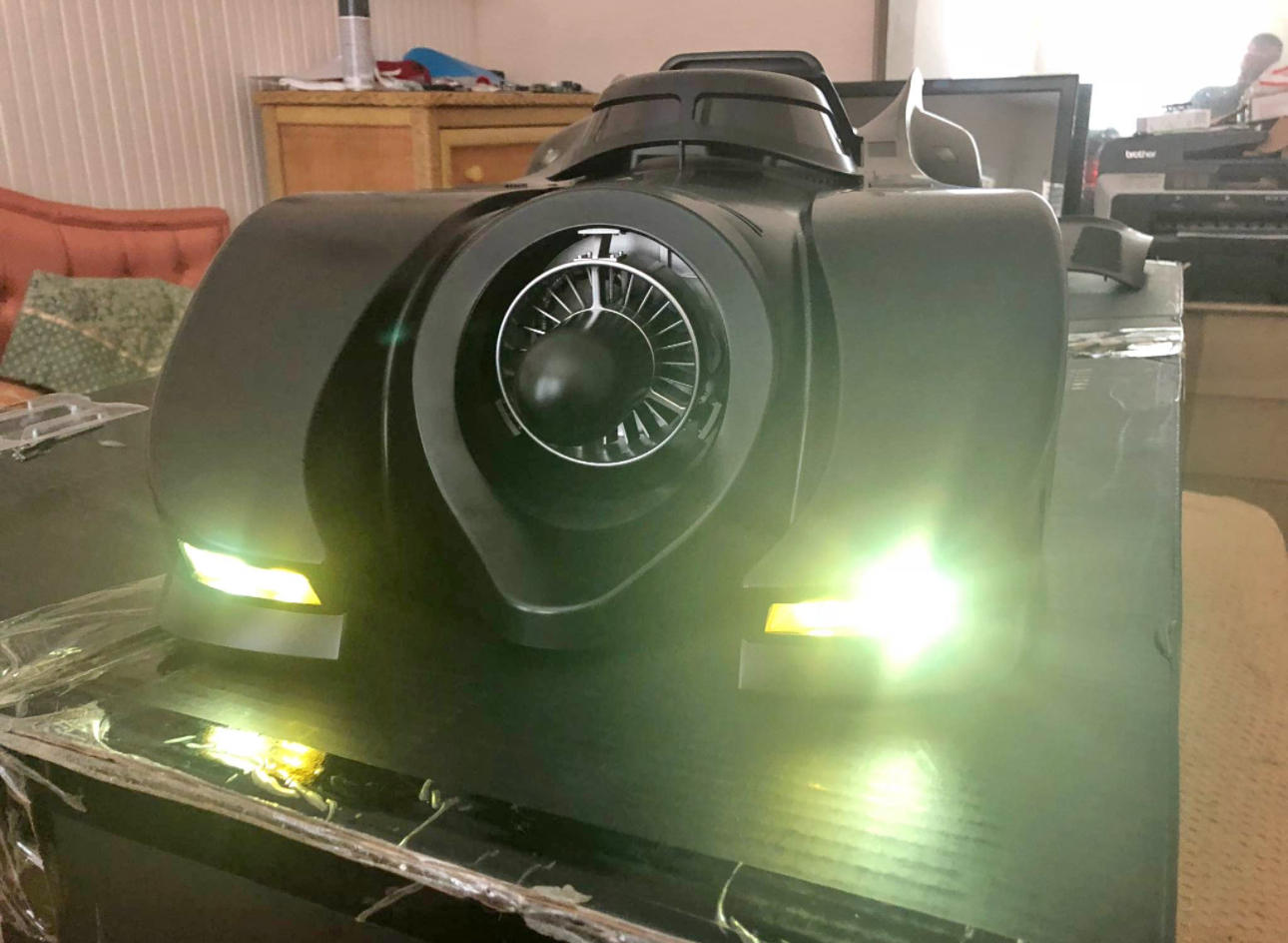 Batman 1:6 Scale Tumbler Hot Toys Batmobile MMS596 Batman 1:6 Scale Tumbler Hot Toys Batmobile MMS596