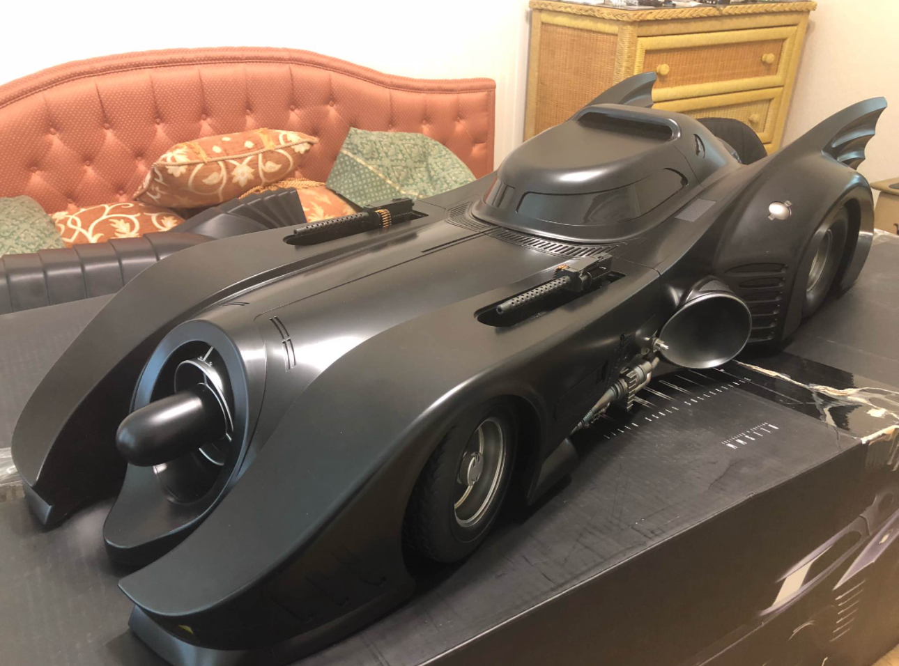 Batman 1:6 Scale Tumbler Hot Toys Batmobile MMS596 Batman 1:6 Scale Tumbler Hot Toys Batmobile MMS596